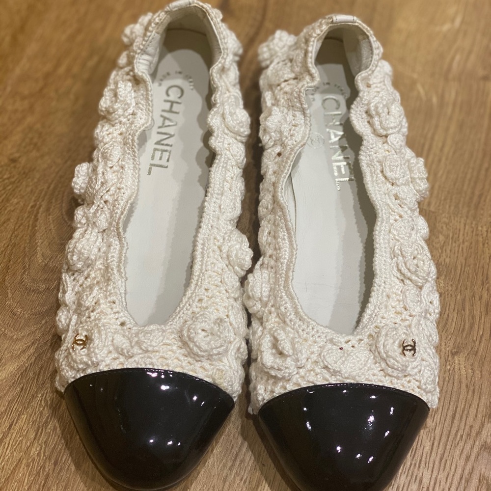 Chanel lace Ballerines